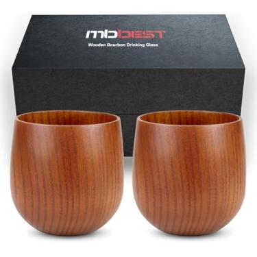 Imagem de MBBEST Conjunto de 2 copos de bourbon de madeira feitos à mão – Copos de uísque esculpidos à mão, design de barril de carvalho que melhora o sabor, vidro antiquado inquebrável para homens – Caixa de