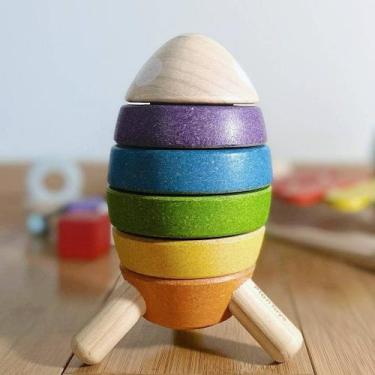 Imagem de Foguete de Empilhar, da PlanToys - Brinquedo de Madeira de encaixar - 