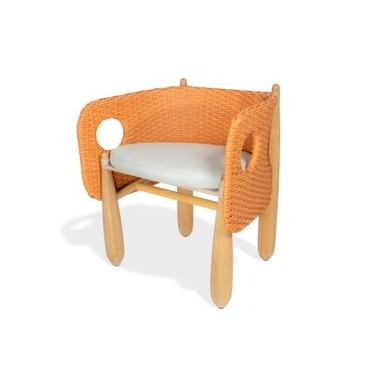 Imagem de Poltrona Aruanã Verniz Madeira Tauari (ambiente interno) Assento em Madeira e Encosto em Fibra