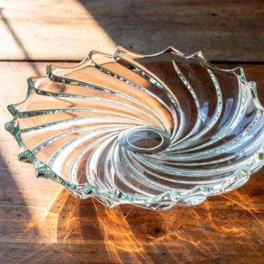 Imagem de Prato de Bolo ou Fruteira de Vidro Twist 30 cm  Elegância e Praticidad