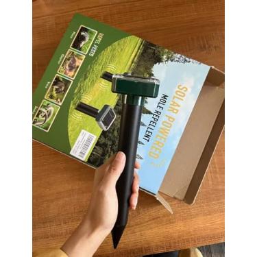 Imagem de Repelente de toupeira para gramados, pacote com 8, repelente de toupeira movido a energia solar, dissuasor ultrassônico de gopher, estacas de vibração de ratazanas à prova d'água ao ar livre, ponta