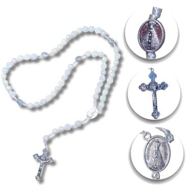 Imagem de Terço para Noiva Católico, Contas de Rosa Branca, Medalhas de Nossa Senhora Aparecida