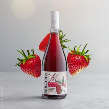 Imagem de Suco Cooler De Morango Com Vinho Tinto Suave Pergola 750 ML _ morango_