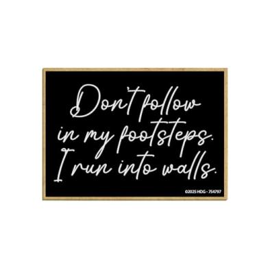 Imagem de Honey Dew Gifts, Don't Follow in My Footsteps I Ran Into Walls, 8,9 cm x 6,3 cm, decorações de armário, ímãs de geladeira, ímãs engraçados decorativos, 754797