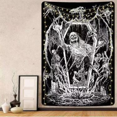 Imagem de Tapeçaria pendurada na parede, esqueleto gótico com caixão e asas de m