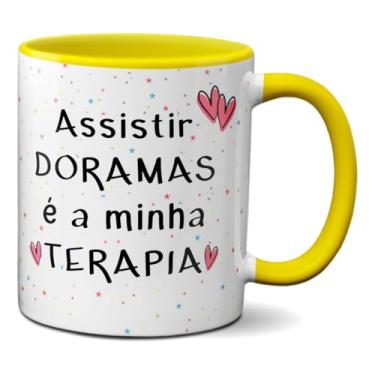Imagem de Caneca Assistir Doramas é a Minha Terapia Fã Dorameira (Amarela)