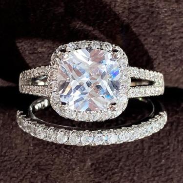 Imagem de Um conjunto de anéis de noivado de zircônia cúbica quadrada branca banhada a ouro branco, alianças de compromisso, festas noturnas, presentes de dia dos namorados, alianças de eternidade para mulheres