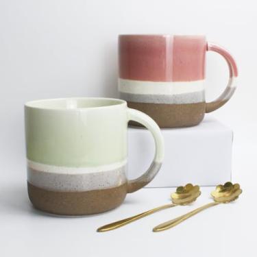 Imagem de Canecas de café de cerâmica, conjunto de 2 xícaras de café de 382 g com alça e colheres, caneca de latte, caneca de cerveja grande para mulheres, homens, seguro para micro-ondas, esmalte reativo