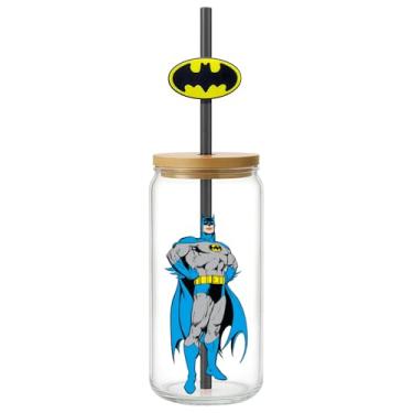 Imagem de Spoontiques Copo Batman com tampa e pingente de palha, vidro decorativo de 567 g - 17 cm de altura, canudo incluído, ideal para bebidas quentes e frias