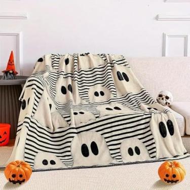 Imagem de Cobertor de flanela listrado preto e branco de Halloween fofo fantasma country super macio e leve para decoração de sala de estar para sofá de Halloween para todas as estações