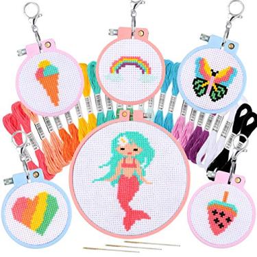 Imagem de Pllieay 6 kits de ponto cruz para iniciantes para crianças de 7 a 13 anos, kit de bordado infantil, kit de ponto de costura, kit inicial, com instruções para pingentes de mochila, ornamentos e artesanato com agulha