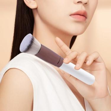 Imagem de Pincel de base Kabuki de topo plano premium para líquido e creme – Pincel de maquiagem para cobertura total, mistura e acabamento polido (cor café)