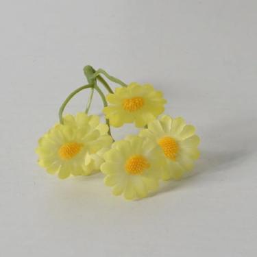 Imagem de 10 peças de flores artificiais – Margaridas amarelas com folhas, arranjos florais falsos para casa, banheiro, escritório, mesa, mesa central, prateleira, decorações de casamento