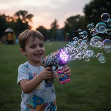 Imagem de Pistola Lança Bolhas Infantil Automática com Luzes LED, Brilha no Escuro, Tanque Recarregável e Design Colorido – Cores Sortidas (Rosa)