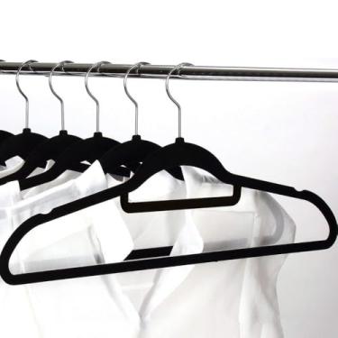 Imagem de Kit 5 Cabides de Veludo Antiderrapante Slim - Cabide Aveludado para Roupas, Vestidos, Casacos e Ternos - Cabides Organizadores Resistentes para Closet e Guarda-Roupa - UpShop (Preto)
