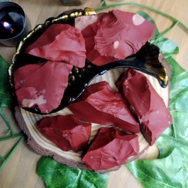 Imagem de Pedra jaspe vermelho bruto 3 a 5 cm- purifica e protege o ambiente - c