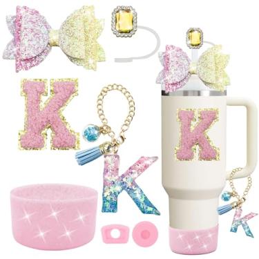 Imagem de Conjunto de acessórios de copo Stanley rosa 7 peças, decorações de iniciais para Stanley Cup 850.5 g 1,134 g, inclui cobertura de canudo de joia, tampa à prova de derramamento, pingente de alça, bota