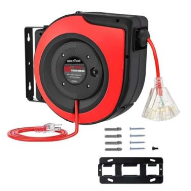 Imagem de GREATIDE Carretel de Cabo de Extensão Retrátil, Cabo de Alimentação Resistente de 65 Pés 12 Awg/3C Sjtow, Disjuntor de 15 A, 3 Tomadas Triplas Iluminadas, Montagem No Teto Ou Na Parede para Uso Intern