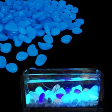 Imagem de 50 peças de pedras de aquário que brilham no escuro - cascalho azul de aquário de 20 mm, decorações de aquário para jardim/aquário/vasos de plantas/passarela de bonsai/entrada de garagem