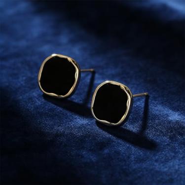 Imagem de Brincos femininos pretos quadrados irregulares com design de moldura dourada. Mostrando seu charme feminino exclusivo, adequado para o dia a dia e qualquer ocasião.