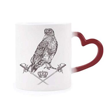 Imagem de Caneca com espada de águia coroa animal estilo barroco sensível ao calor Caneca vermelha que muda de cor