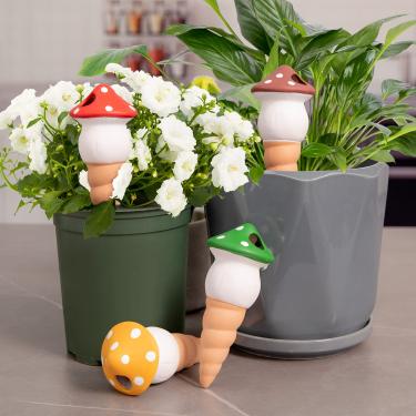 Imagem de VIVOSUN Espigões autoirrigáveis, estacas de irrigação de terracota em forma de cogumelo, dispositivo de água automática, inserção de plantador para vasos de plantas internas e externas, pacote com 4