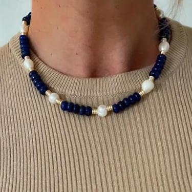 Imagem de 1 colar casual geométrico de pérolas falsas estilo vintage, liga de resina multicolorido, adequado para homens e mulheres, perfeito para viagens diárias e atividades ao ar livre.