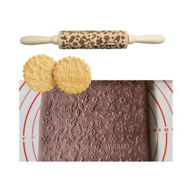 Imagem de Rolo De Massa De Madeira Temático De Natal Com Gravação 3D E Padrão De