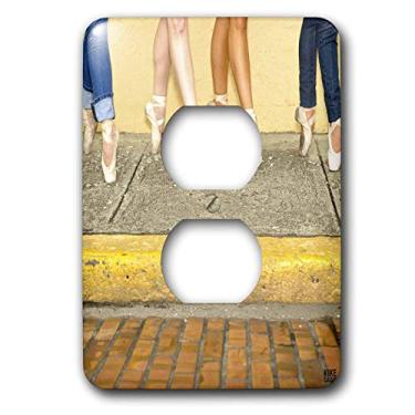 Imagem de 3dRose Lsp_9989_6 Bailarinas profissionais vestidas com roupas de rua, mas usando sapatilhas de balé, capa com 2 plugues