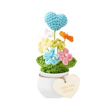 Imagem de UgyDuky Mini vaso de crochê, flor de coração azul artificial tricotada à mão com flores coloridas falsas Forget Me Not para amantes, decoração de prateleira de mesa de aniversário de casamento 17 x 5