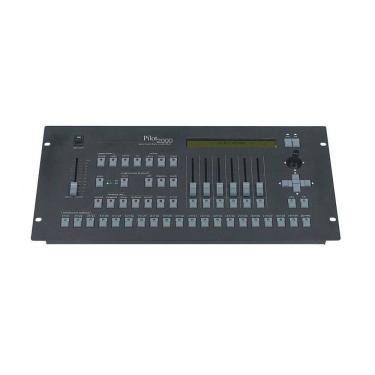 Imagem de Kit Máquina De Fumaça 1500W + Mesa Pilot 2000 Onelight