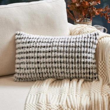 Imagem de Capa de travesseiro Aeckself Boho Chenille tufada 30x50cm preta cinza