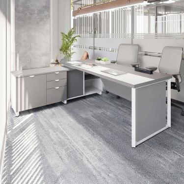 Imagem de Mesa Executiva 180cm com Armário Lateral e Caixa de Tomadas Corporate Cinza Sagrado/ Branco
