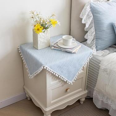 Imagem de Wuluwala Toalha de mesa de cabeceira quadrada pequena capa de mesa de cabeceira rústica, toalha de mesa de canto de fazenda com franjas de pompom, capa de mesa lateral lavável para quarto, cômoda