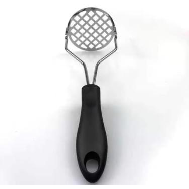 Imagem de Amassador de Batatas Manual com Alça Ergonômica, Grade em Aço Inoxidável, Preto