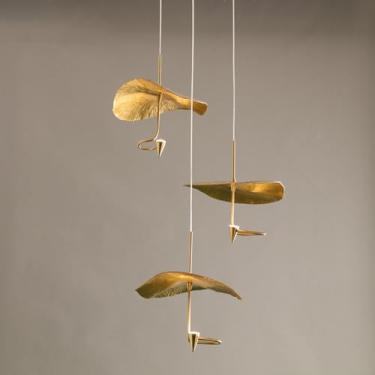 Imagem de Luminária pendente dourada, resistente, durável, moderna, em formato de folha de lótus, luminária forjada à mão, luminária de teto ajustável em latão para corredor, bar, cozinha (tamanho: 3