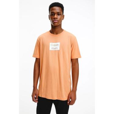 Imagem de Camiseta Calvin Klein Monogram Logo emborrachado Center Box Graphic cor Salmão - 4RB842G-800-Masculino