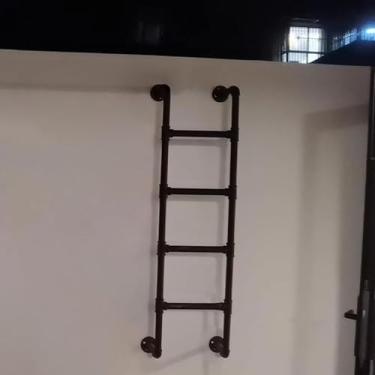 Imagem de Escada de saída de metal preto - Escada de escape de incêndio montada na parede para uso interno/externo, opções de altura de 1,2 m a 2,7 m, solução de escalada segura para entradas de porão