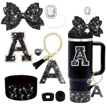 Imagem de Conjunto de acessórios de copo Stanley preto de 7 peças, decorações de iniciais para Stanley Cup 850.5 g 1,134 g, inclui cobertura de canudo de joia, tampa à prova de derramamento, pingente de alça