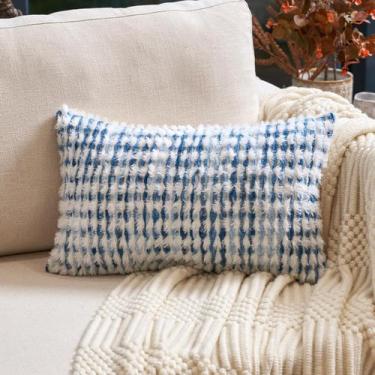 Imagem de Capa de travesseiro Aeckself Boho Chenille tufada 30x50cm azul branca