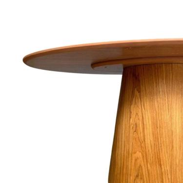 Imagem de Mesa De Jantar Cone Oval 135x90 Cm Tampo Cinamomo Base Cinamomo