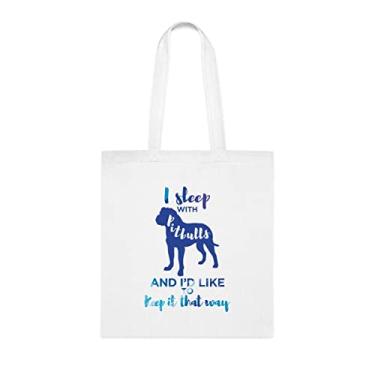 Imagem de I Sleep With Pit Bulls And I'D Like To Keep It That Way, presente para cachorro Pit Bulls, para cães Pit Bulls, bolsa de ombro para cachorro Pit Bulls, bolsa reutilizável para cães Pit Bulls, Branco