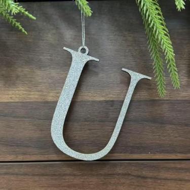 Imagem de Pxniy Enfeite de Natal com monograma de prata, letra inicial de madeira de 12 x 9 cm, decoração de árvore de férias e etiqueta de meia (U)