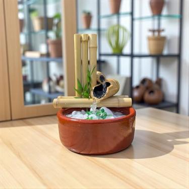 Imagem de Fonte Decorativa Zen em Bambu Natural, Base Marrom, 25cm Altura, Som Relaxante de Água, Ideal para Casa e Escritório