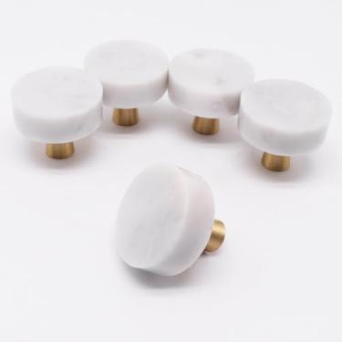 Imagem de YuGtcen Puxadores de gaveta de pedra decorativa com base de latão sólido (branco, 5 peças)