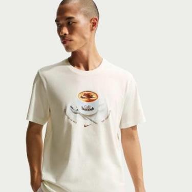 Imagem de Camiseta Nike Sportswear Café Swoosh Mug Unissex-Unissex