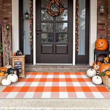 Imagem de Uphome Tapete xadrez Bufflo para ambientes externos, 6 x 11 cm, tapete de porta frontal quadriculado branco/laranja para decoração de outono, tapete de varanda de casa de fazenda para ambientes