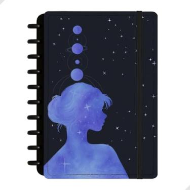 Imagem de Caderno Inteligente 10 Discos B5 | 80 Folhas Pautadas Removíveis, Capas Estampadas Astronômicas e Criativas, Reutilizável, Elástico de Fechamento, Organização Moderna para Estudos e Anotações Premium (Espaço)
