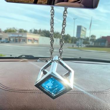 Imagem de WINUERK Pingentes de espelho retrovisor de carro cubo de diamante brilhante, pingentes de espelho retrovisor de carro de cristal, enfeites de pendurar Lucky Presents, decoração universal para mulheres