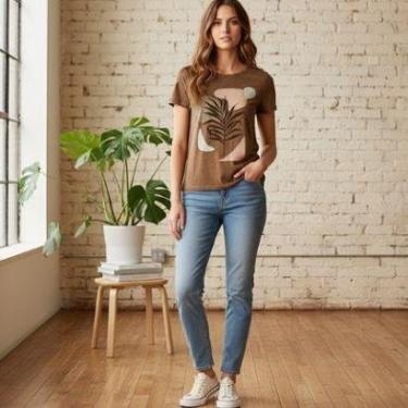 Imagem de Camiseta Feminina Estampada com Abertura nas Costas e Detalhe de Tiras Malwee-Feminino